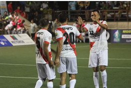 Por la noche muchas metas, se definen semifinales